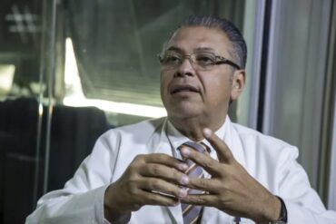 Advierten que no hay médicos para dar clases en Venezuela: estiman que 33% ha emigrado