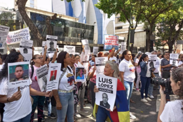 Denuncian hostigamiento del Sebin hacia madres de adolescentes detenidos que protestaron en Caracas este #18Oct