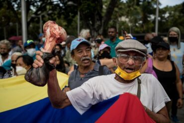 Pensionados condenan “adelanto” de la Navidad anunciado por Maduro: “La familia venezolana está totalmente deshecha, regada por el mundo”