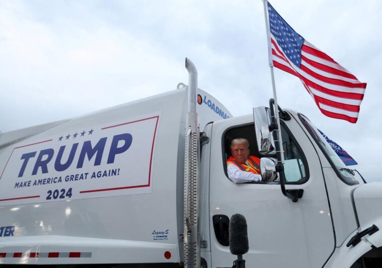 Donald Trump sigue la polémica y llega a un mitin en un camión de basura: “Es un honor a Kamala Harris y Joe Biden” (+Video)