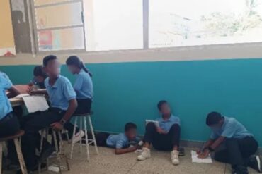 Parados o tirados en el piso: así reciben clases los alumnos del liceo Ángel Noriega Pérez en Margarita (+Fotos)