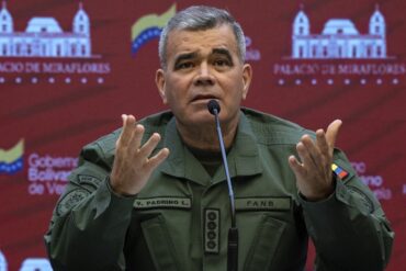 Una década en el cargo: Maduro ratifica a Padrino López como ministro de Defensa, pero mueve fichas en el Alto Mando Militar (+Detalles)